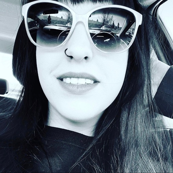 Meet your Posher, Lee-ann - Picture 1 of 4